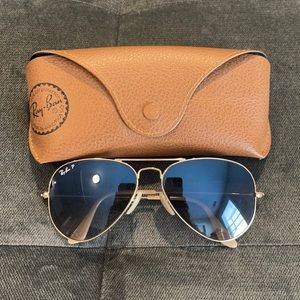Barely worn super cute polarized ray bans!